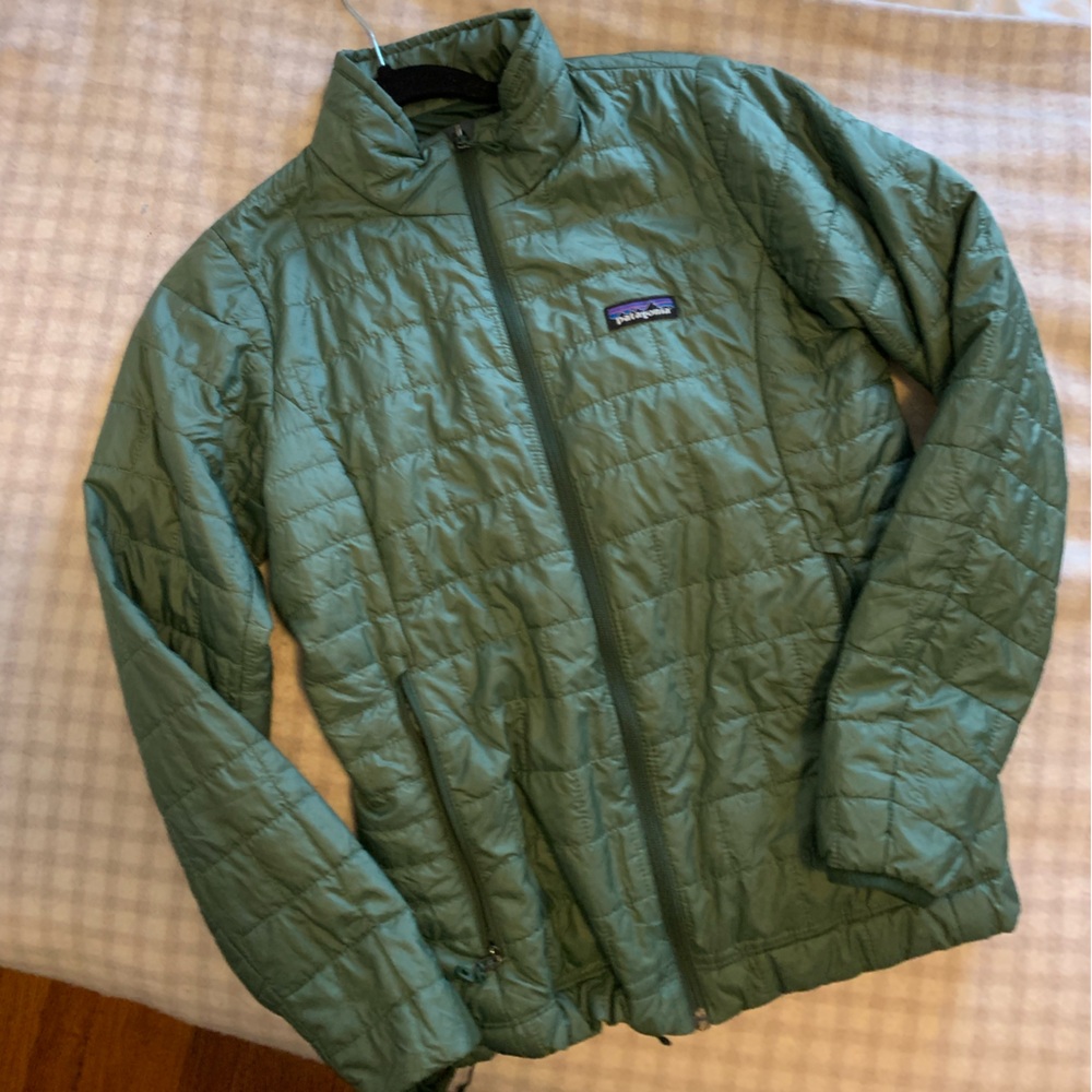 Patagonia Nano Puff Jacket in Pine Green LIKE NEW!